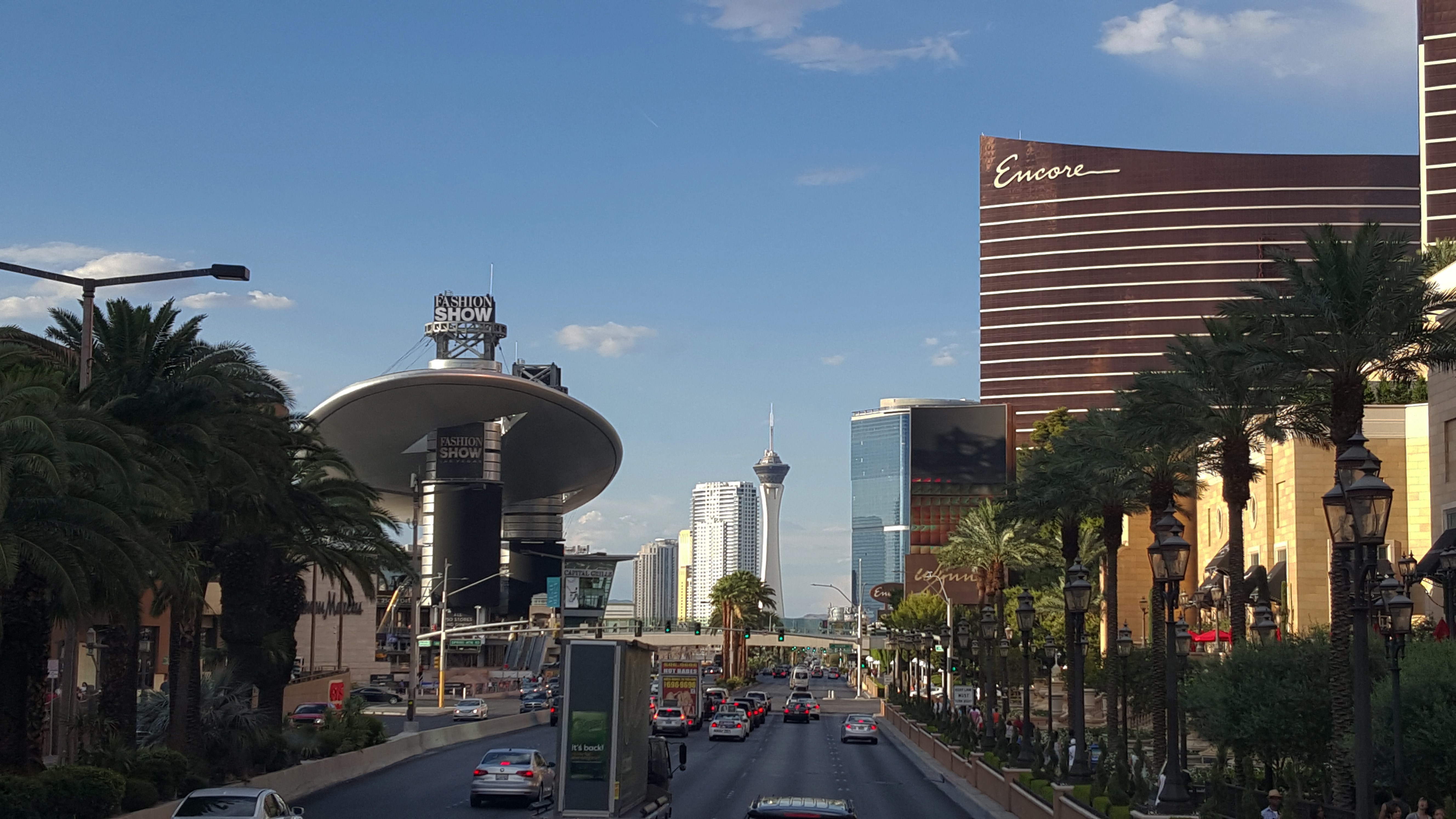 Stepping of the Palazzo lobby we could go North or South on the Vegas Strip - This is North 