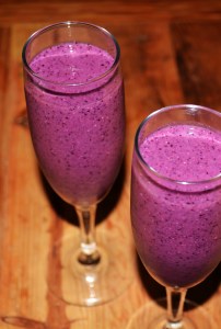 Blueberry, strawberry, blackberry, triple zero Greek yogurt, Flax seeds and unsweetened almond/coconut milk thrown into my Ninja for 35