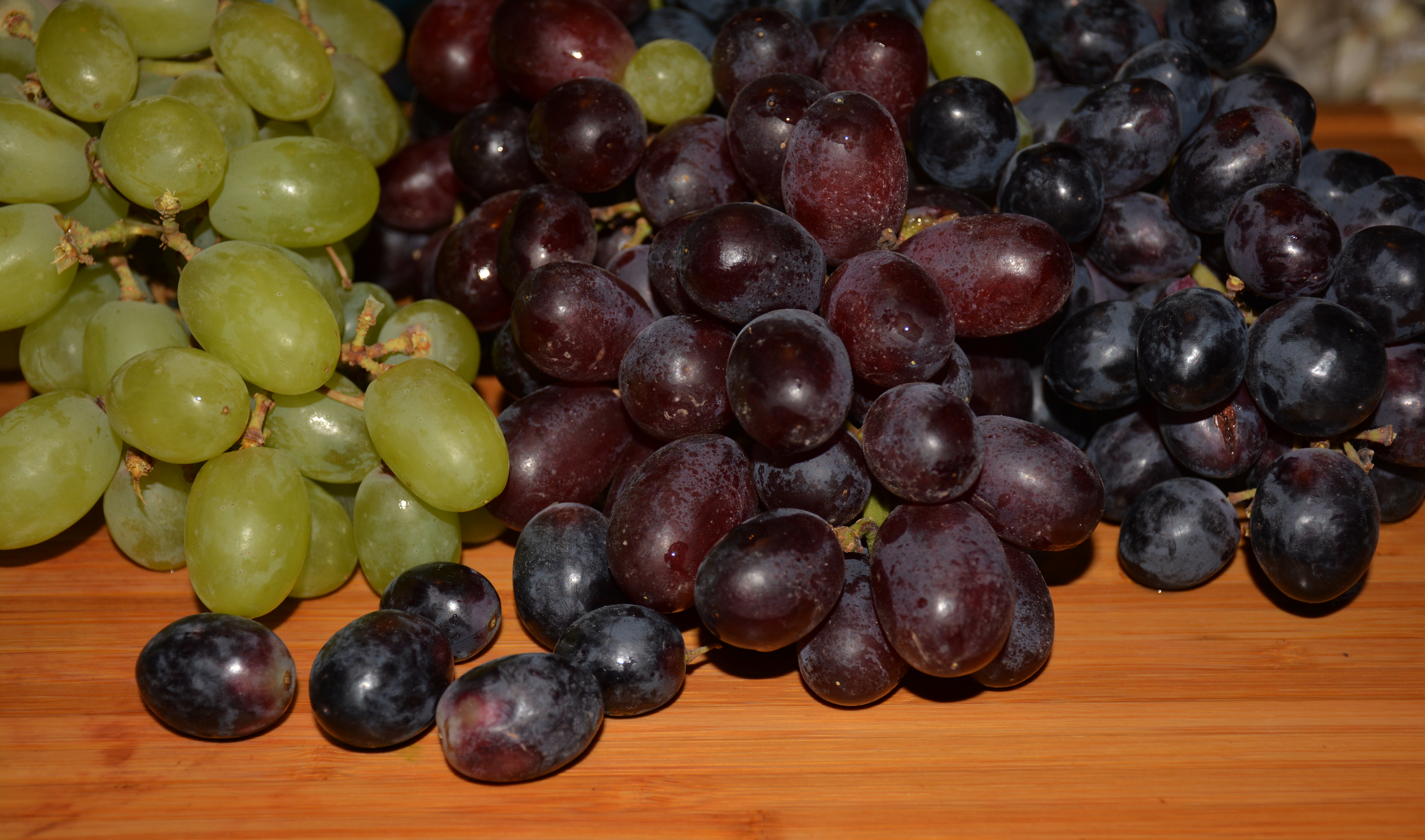 Grapes a healthy food choice - the darker the better
