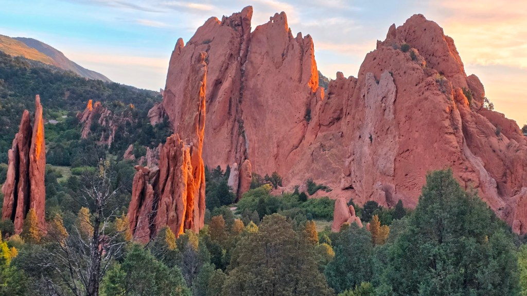 Sunrise at Garden of the Gods: The Ultimate Morning Hiking&nbsp;Itinerary